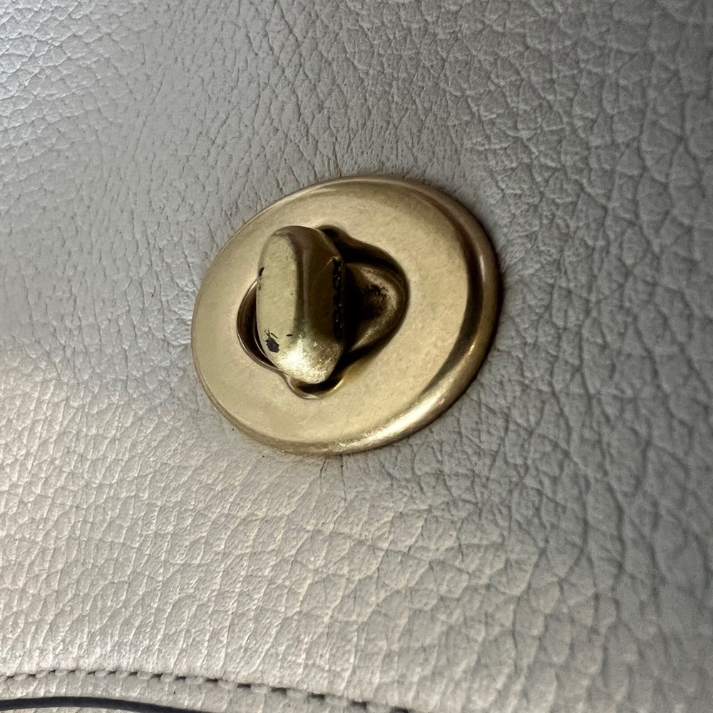 Coach Chaise Chalk Crossbody White Turnlock V Gently Used EUC Gold Hardware - Picture 10 of 12